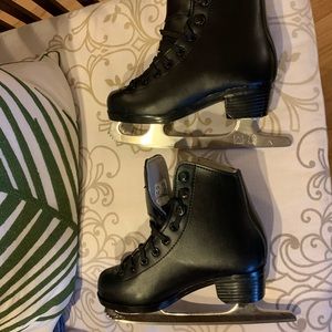 American Athletic Youth Girls Ice Skates - Black Faux Leather Size 13.